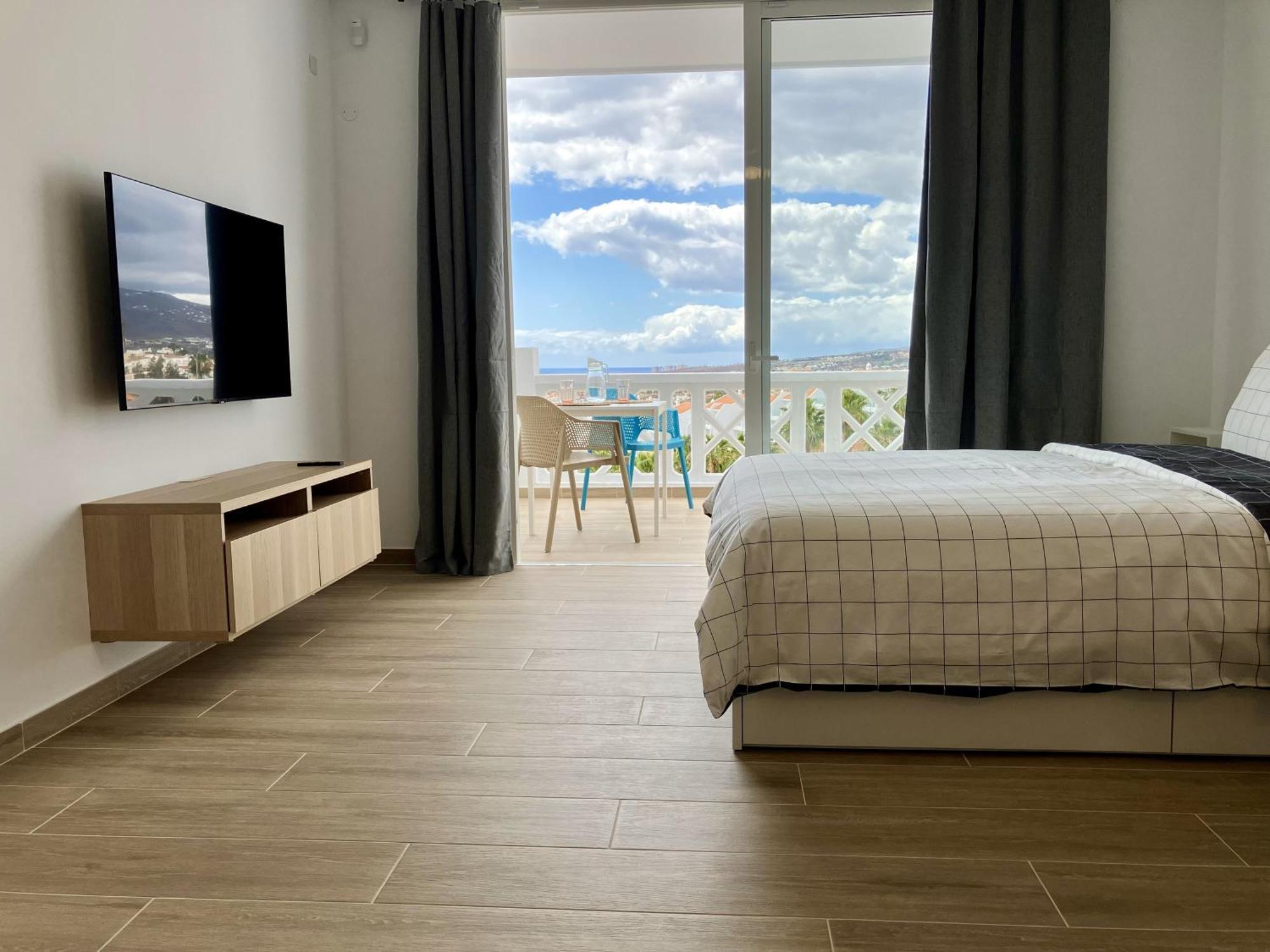 Costa Adeje - Modern Apartment With Terrace Views Of Ocean & Sunset Exterior photo